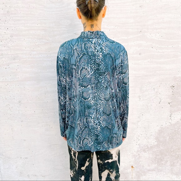 COPY - RICCI/Preowned Unisex Snakeskin Print Open Shirt Single Button Enclosure… - Picture 2 of 5